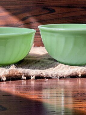 Vintage Set of 2 1940s-1950s Anchor Hocking Fire-King Jadeite Swirl Mixing Bowls